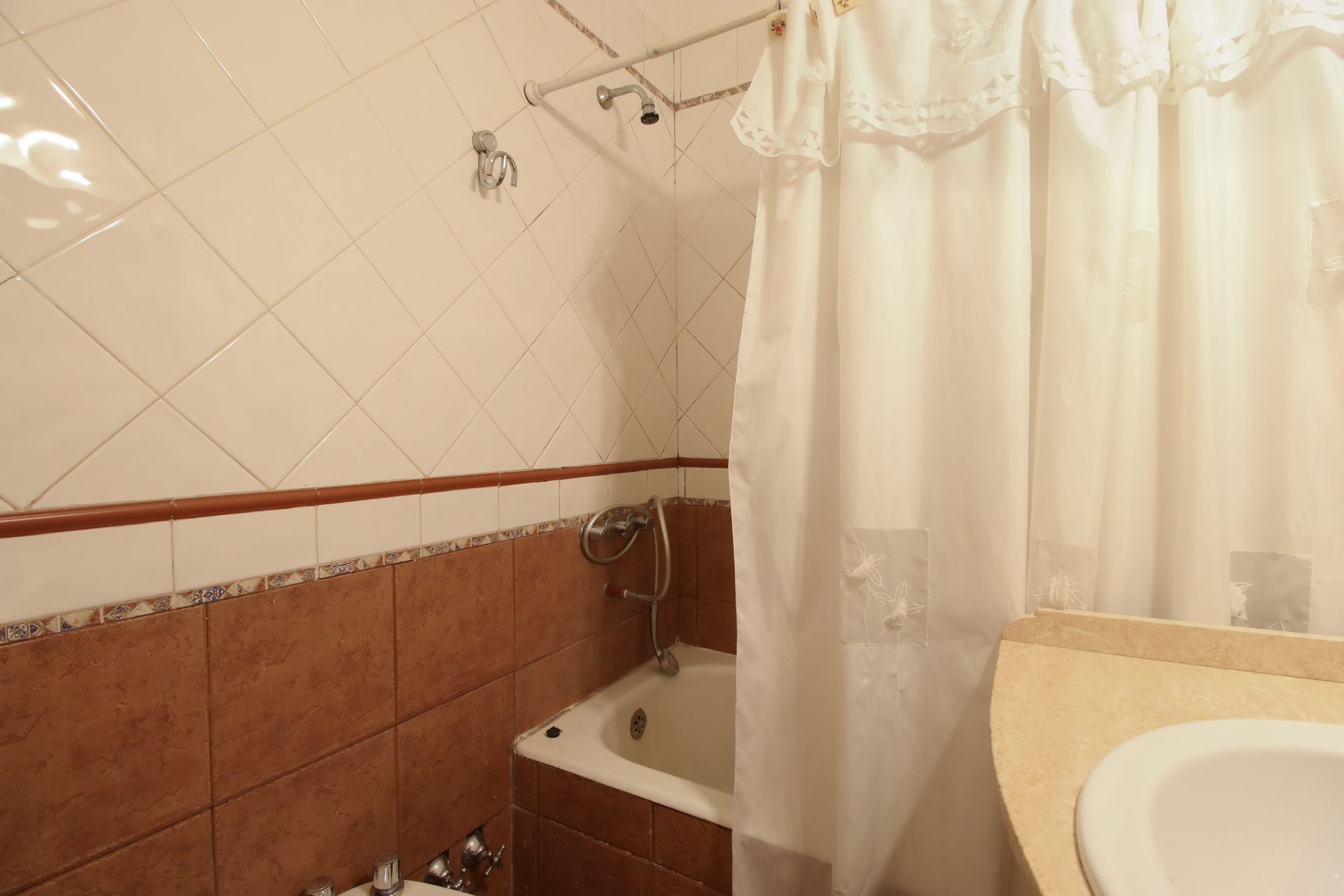 VENTA CASA 7 amb. play, pileta jardin Martinez.