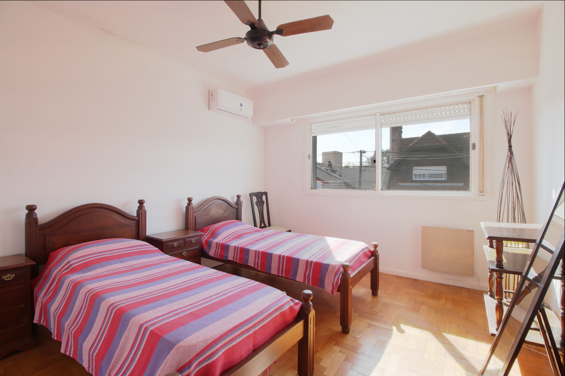 VENTA CASA 7 amb. play, pileta jardin Martinez.