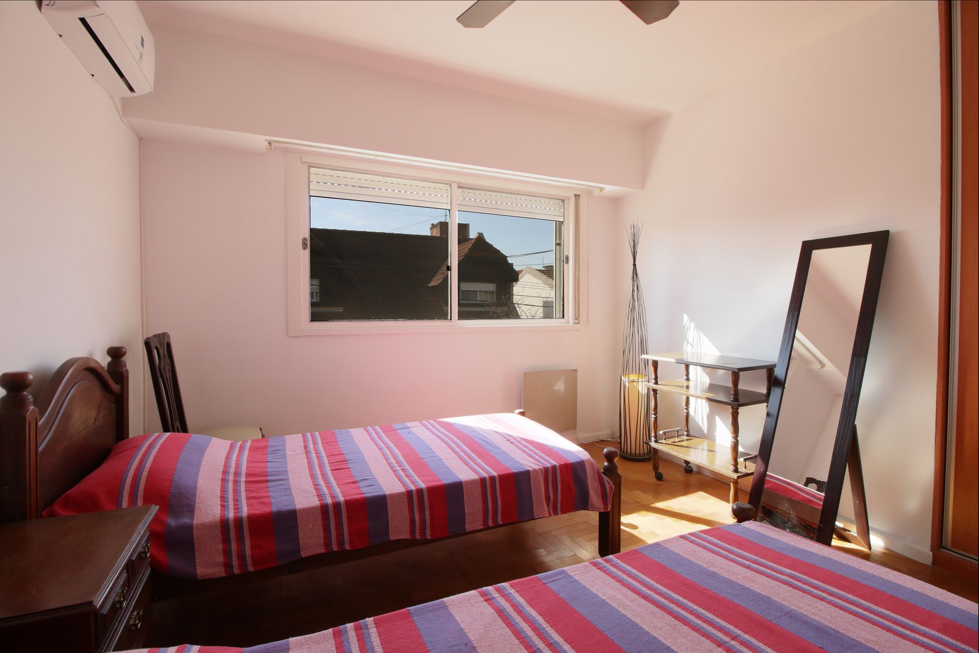 VENTA CASA 7 amb. play, pileta jardin Martinez.