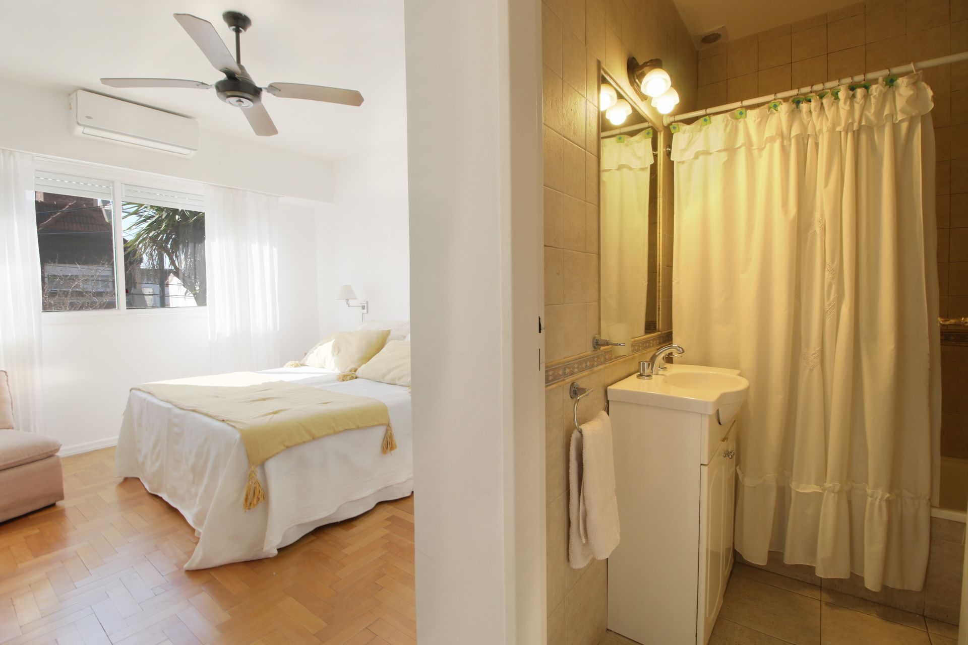 VENTA CASA 7 amb. play, pileta jardin Martinez.