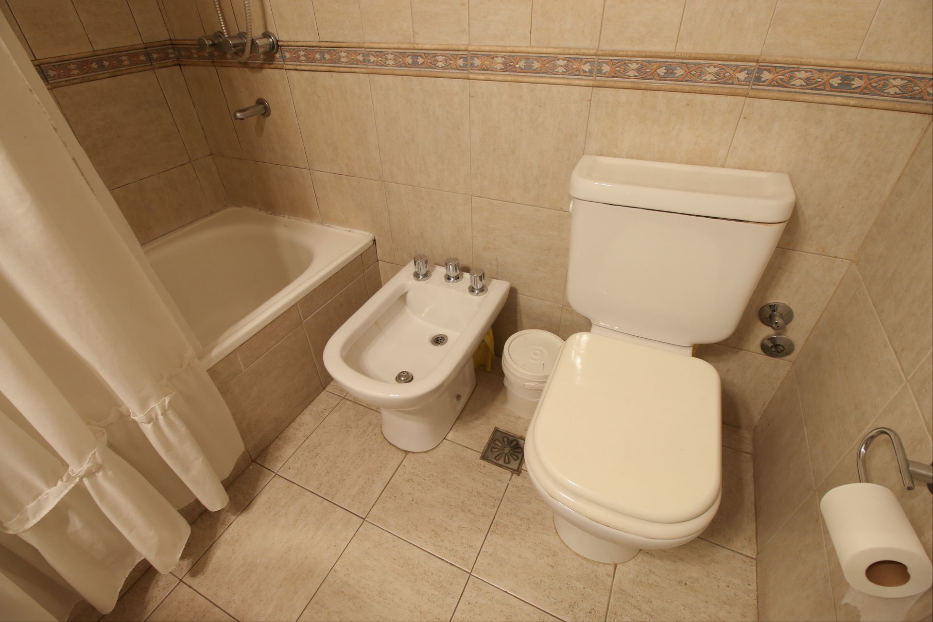 VENTA CASA 7 amb. play, pileta jardin Martinez.
