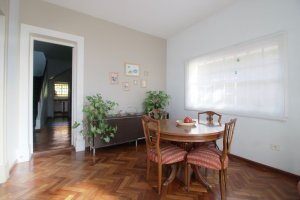 HOUSE FOR SALE, 7 rooms, playground, pool, garden, Martinez.