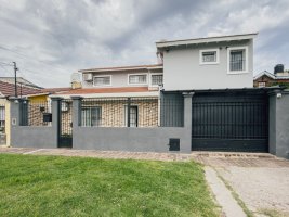 4-Room House for Sale in General Pacheco with Pool