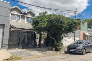 Venta Casa 8 ambientes San isidro, Quincho y coche