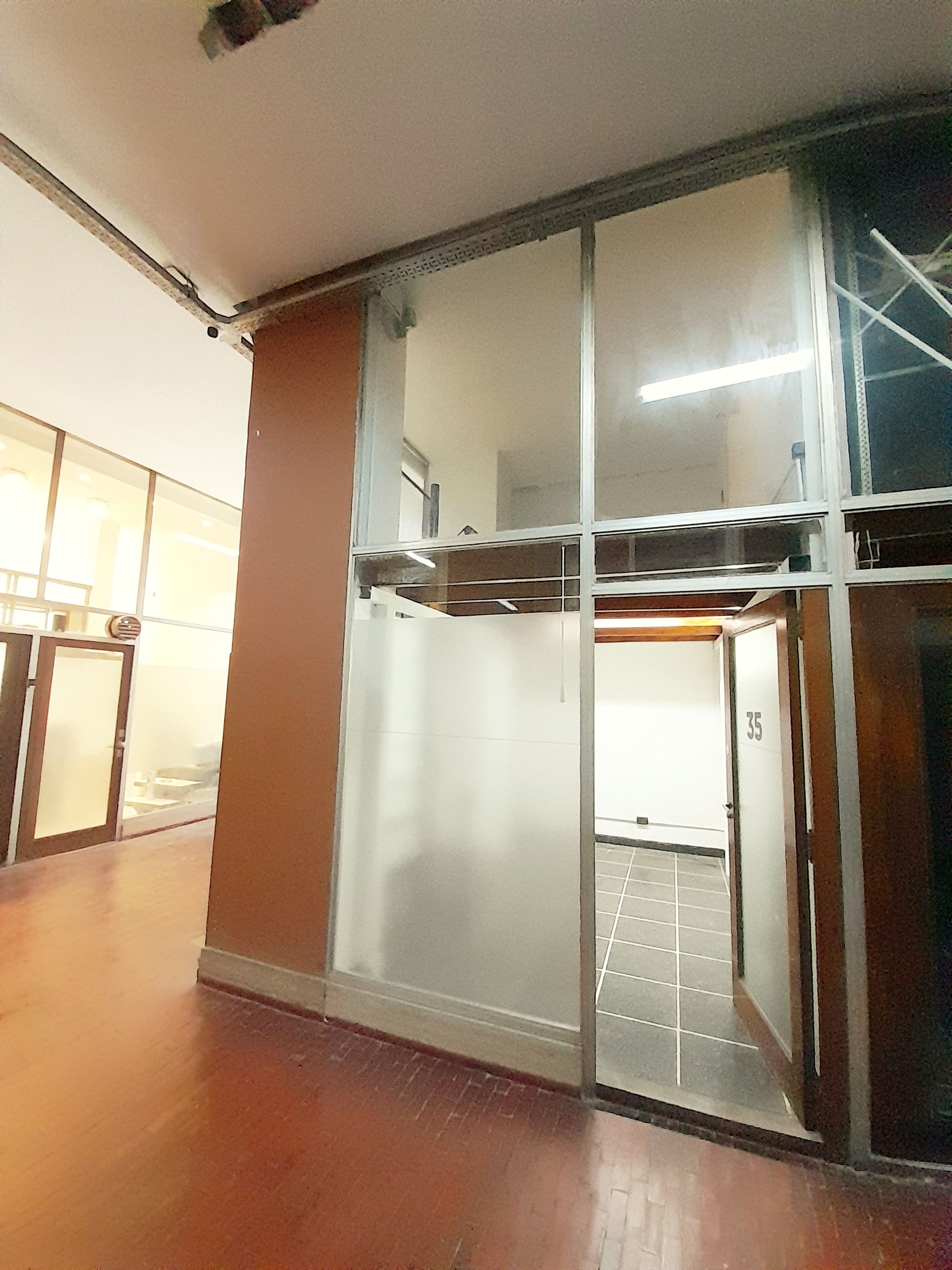 Commercial Space in Gallery 10 m², San Isidro or Storage