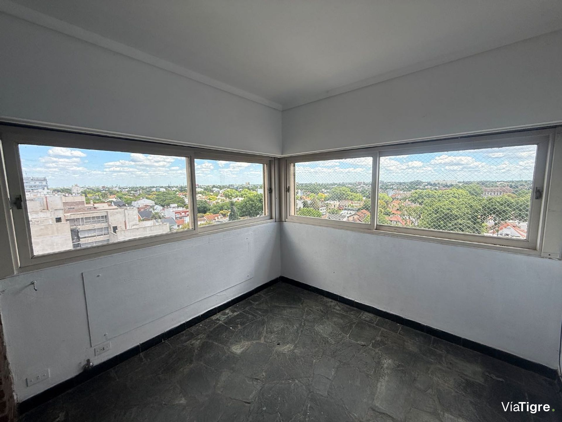 VENTA 4amb. + dep. Vista cochera baulera y Pileta