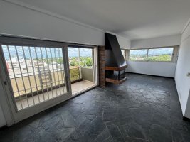 VENTA 4amb. + dep. Vista cochera baulera y Pileta