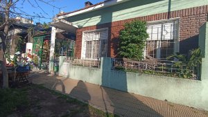 House 3 Rooms - Sale in Olivos with Large Garden