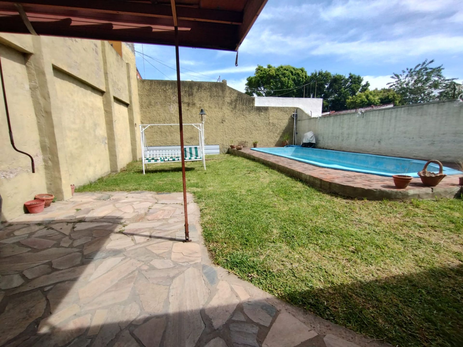 VENTA Casa 3 ambientes, y galería. Villa Adelina.