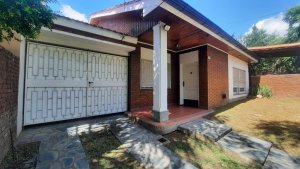 House for sale on own lot in Don Torcuato, garden, garage