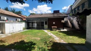 House for sale on own lot in Don Torcuato, garden, garage