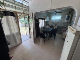 Venta Casa Con Patio Y Dos Dpto Independientes