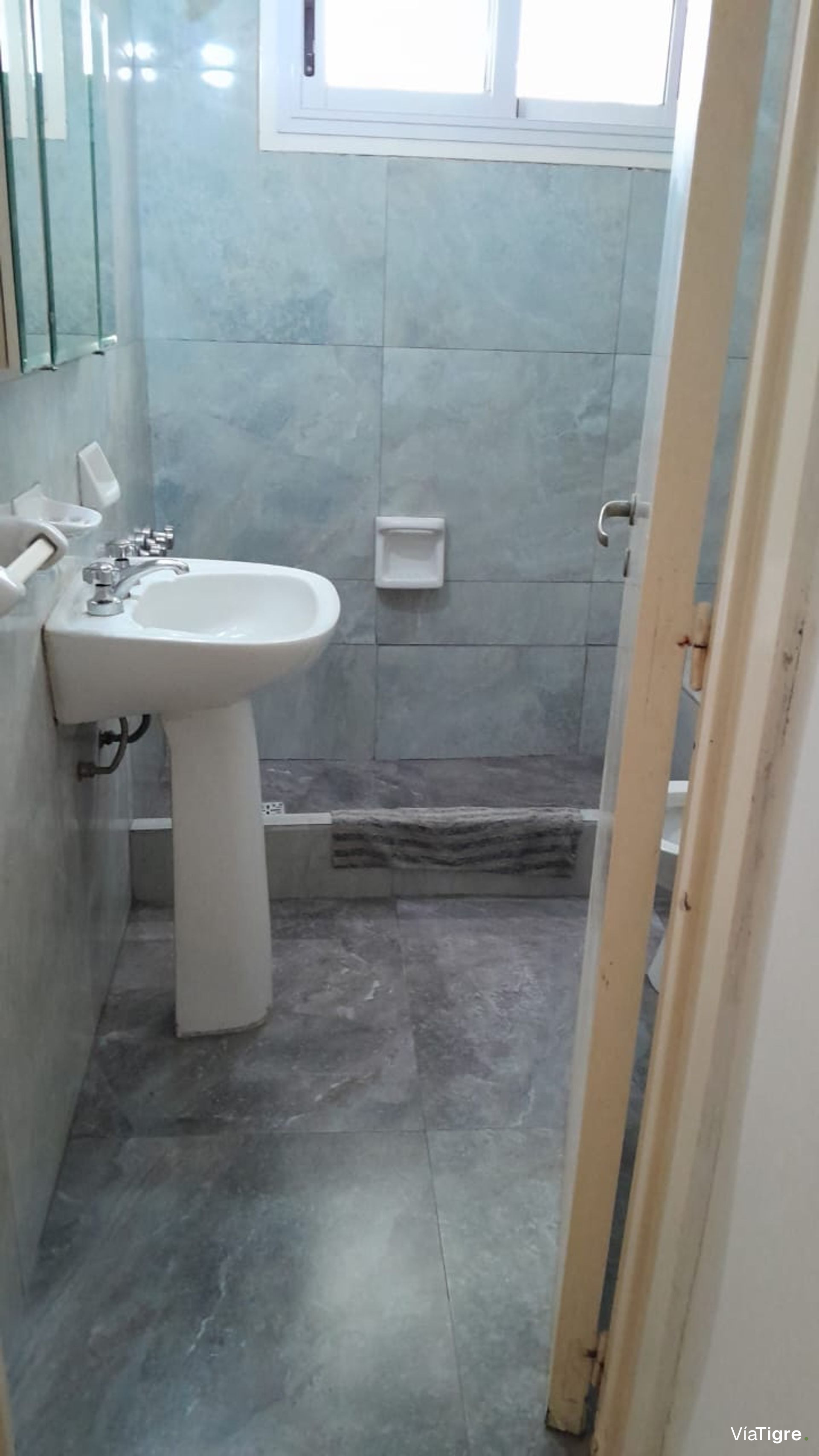 Se Alquila renovado dept en pleno centro de Olivos