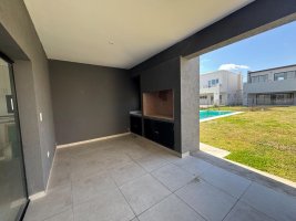 CASA A ESTRENAR + AMARRAS en VILA MARINA II