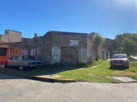 For Sale: 2-Room House with Commercial Space for Renovation in Tigre