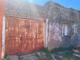 For Sale: 2-Room House with Commercial Space for Renovation in Tigre