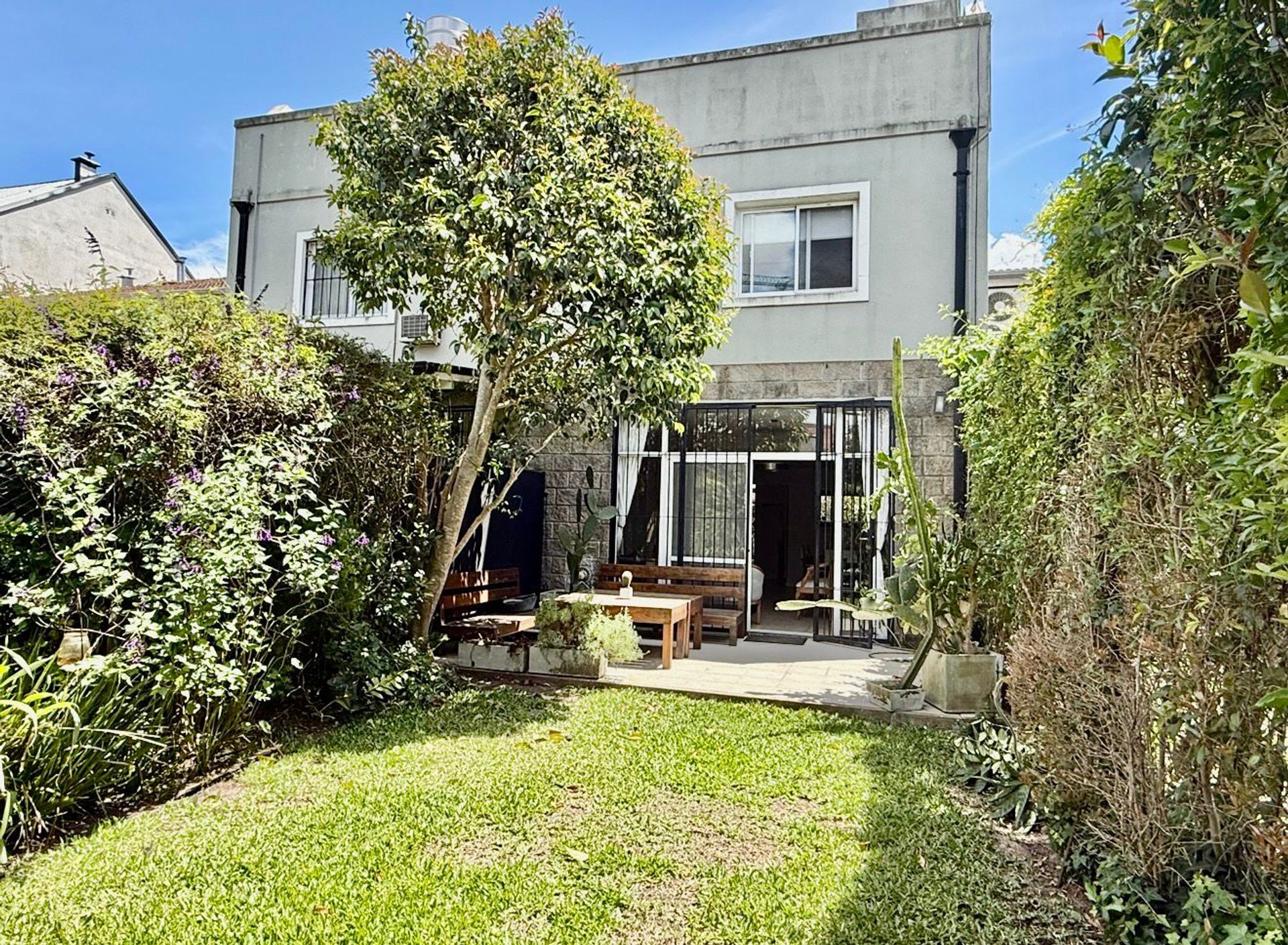 Venta Casa Triplex Con Jardin 5 Ambientes Beccar