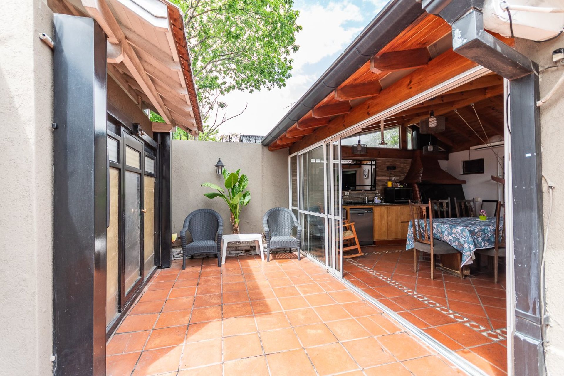 Casa 4 Ambientes Venta Carapachay Quincho Patio