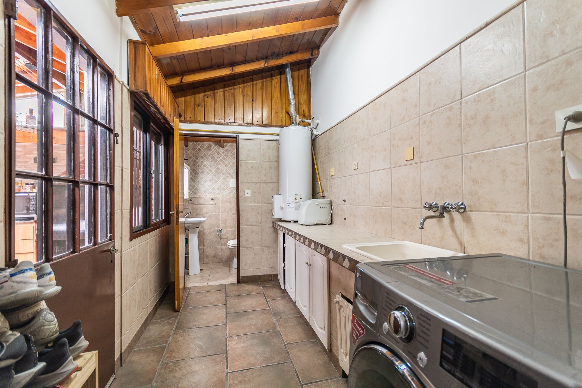 Casa 4 Ambientes Venta Carapachay Quincho Patio