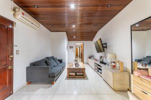 4-Room House for Sale in Carapachay, Covered Patio & Patio