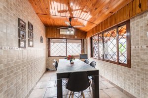 4-Room House for Sale in Carapachay, Covered Patio & Patio
