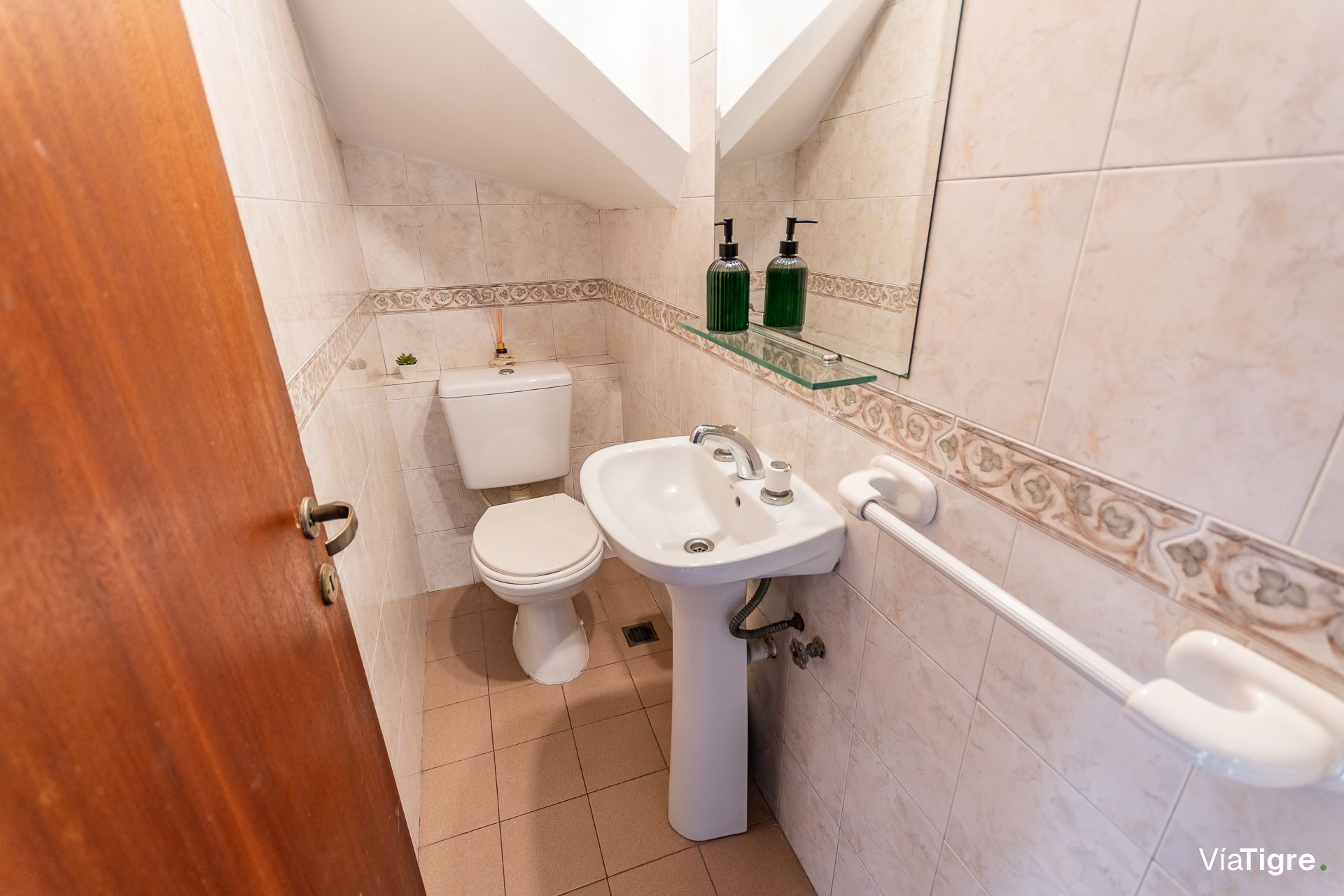 Casa De 3 Ambientes Venta Carapachay Cochera