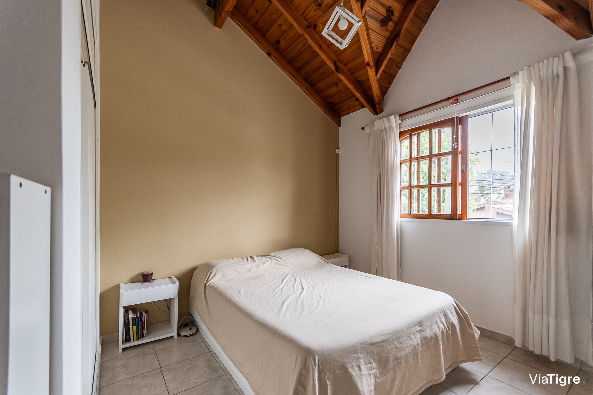 Casa De 3 Ambientes Venta Carapachay Cochera
