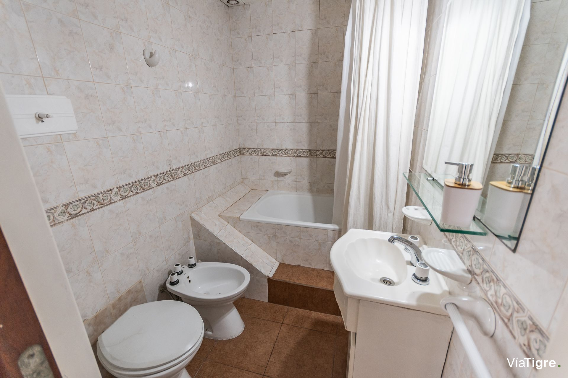 Casa De 3 Ambientes Venta Carapachay Cochera