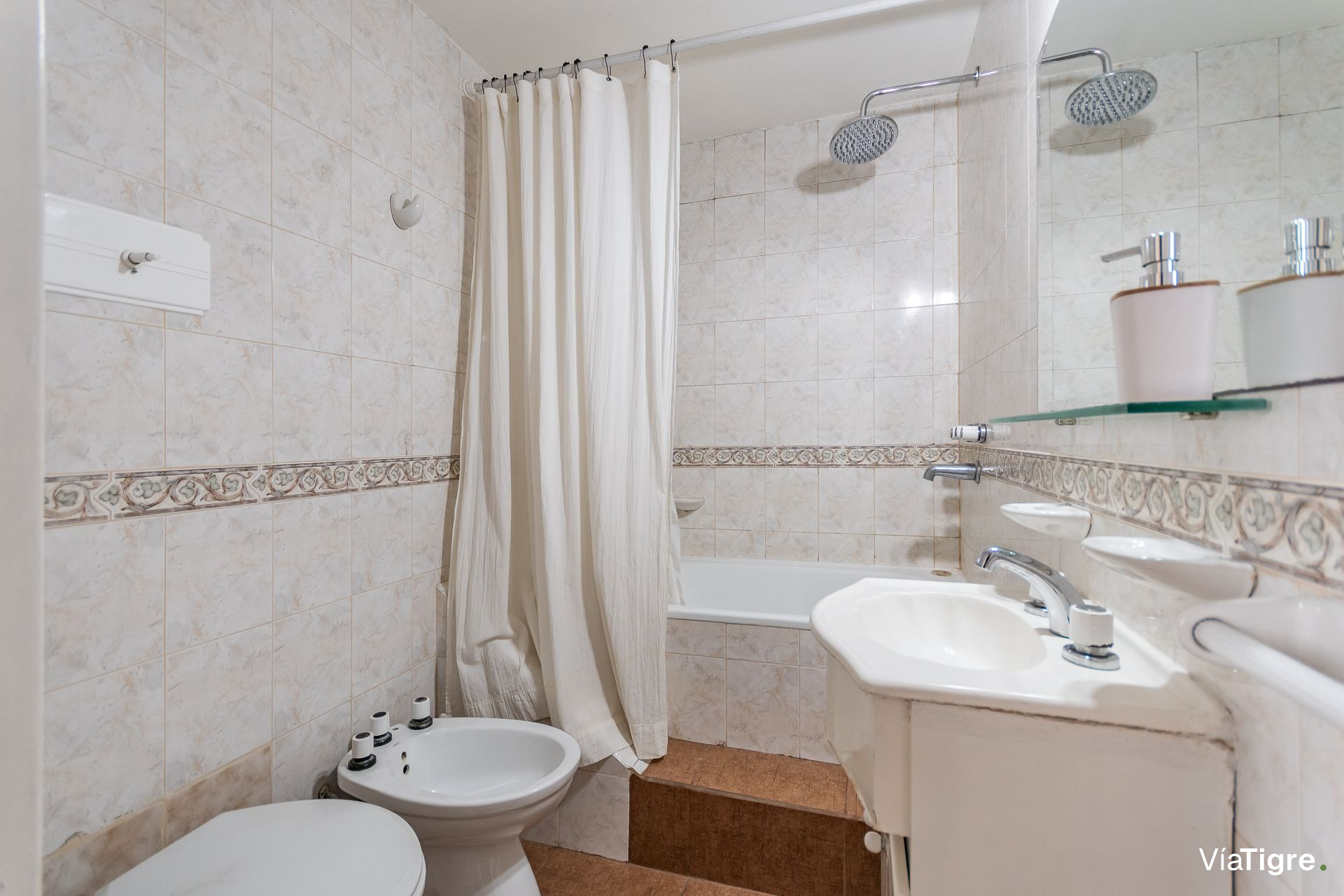 Casa De 3 Ambientes Venta Carapachay Cochera