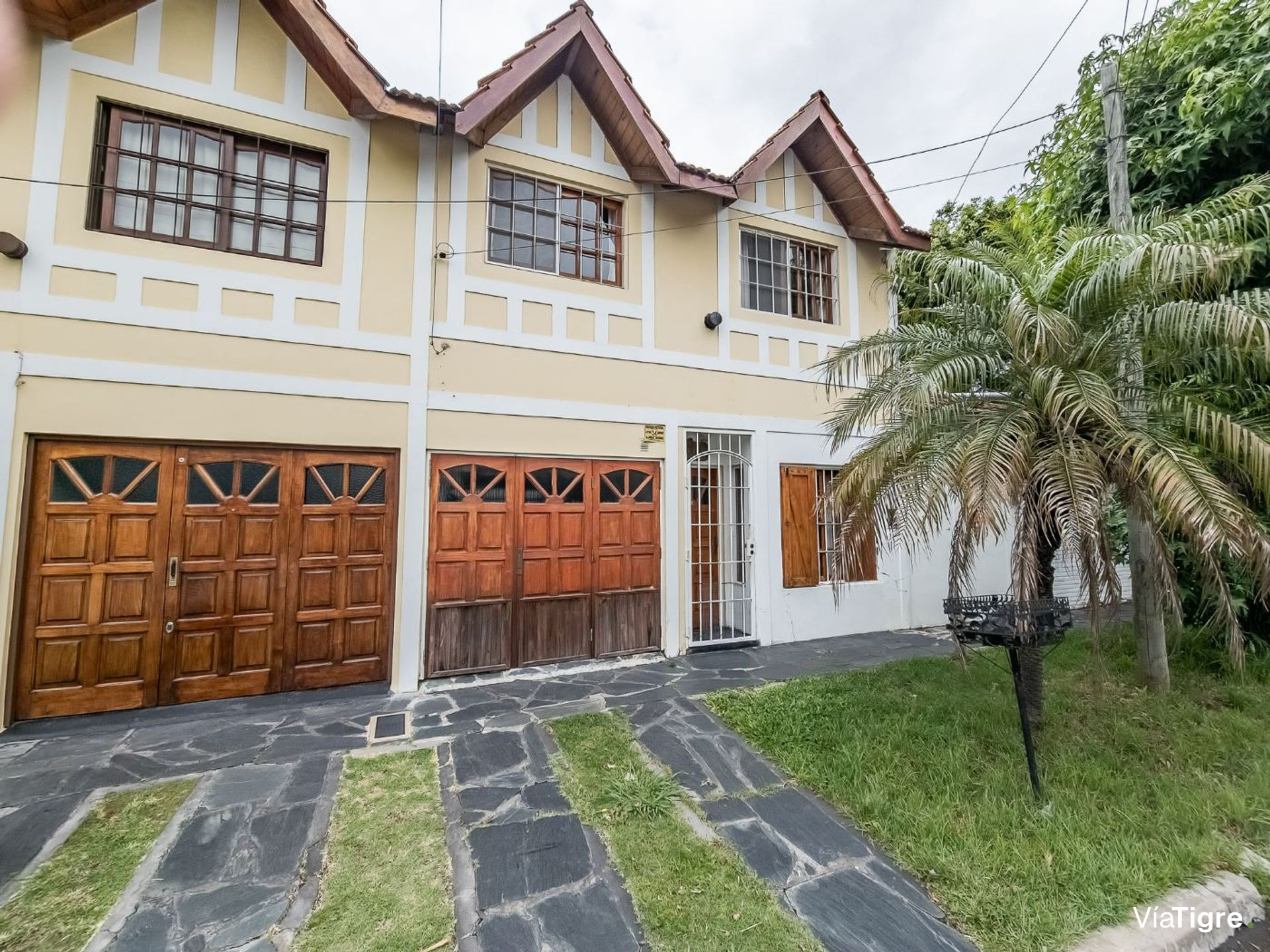 Casa De 3 Ambientes Venta Carapachay Cochera