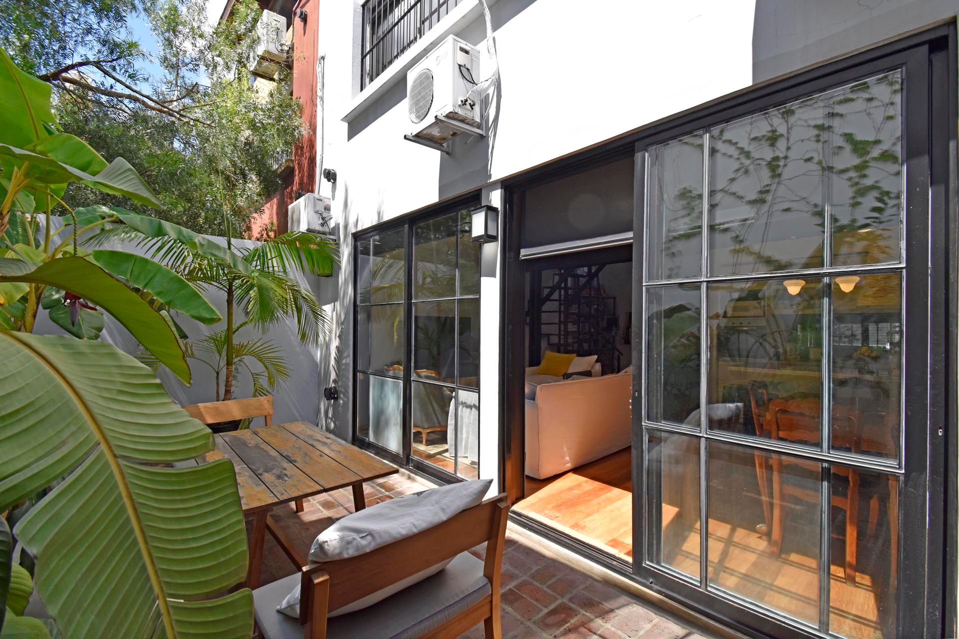 Venta casa triplex 4 ambientes cochera Martínez