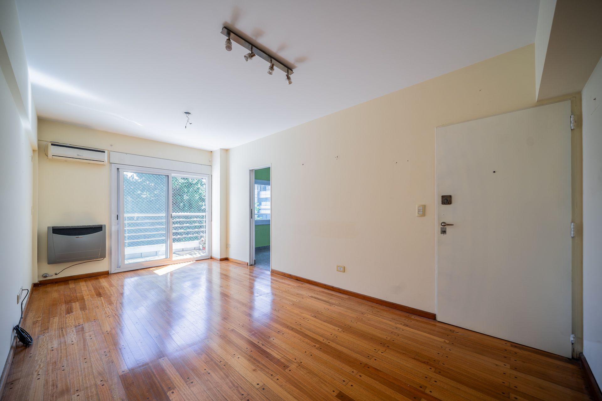 Alquiler Anual Depto 2 amb con cochera Vte López