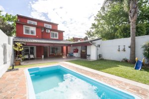 House for Sale with Pool and Beccar Apartment