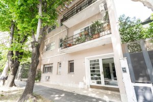 La Lucila. 3 ambientes, segundo piso por escalera.