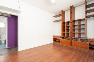 La Lucila. 3 ambientes, segundo piso por escalera.