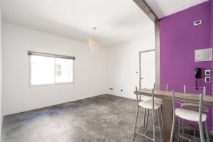 La Lucila. 3 ambientes, segundo piso por escalera.