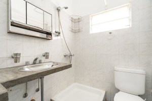 La Lucila. 3 ambientes, segundo piso por escalera.