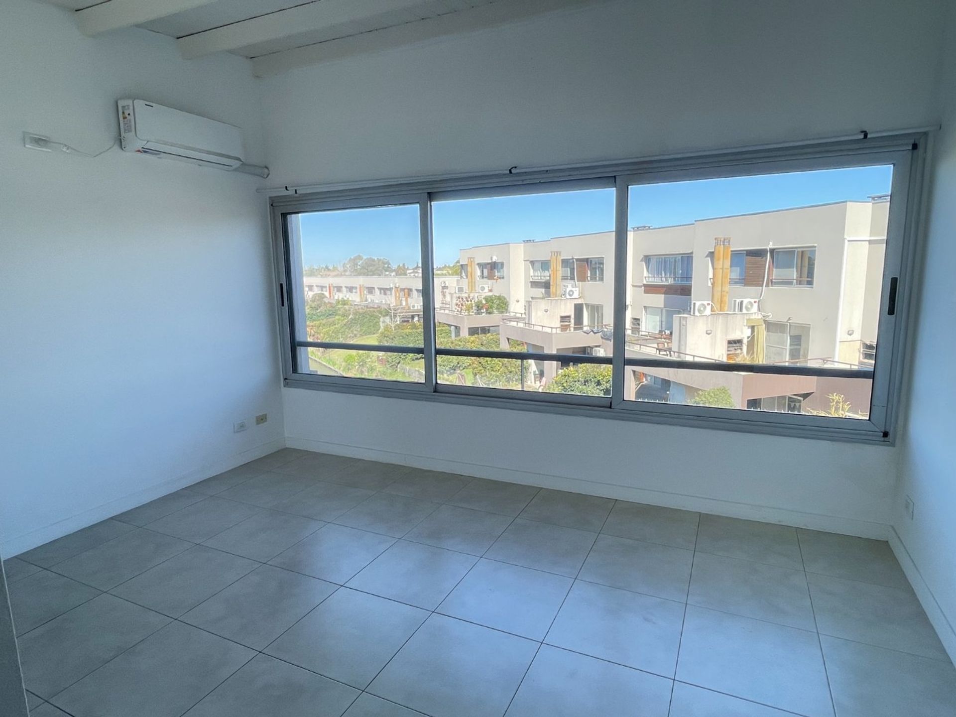 Venta Lago Escondido Nordelta Duplex 2 Amb Cochera