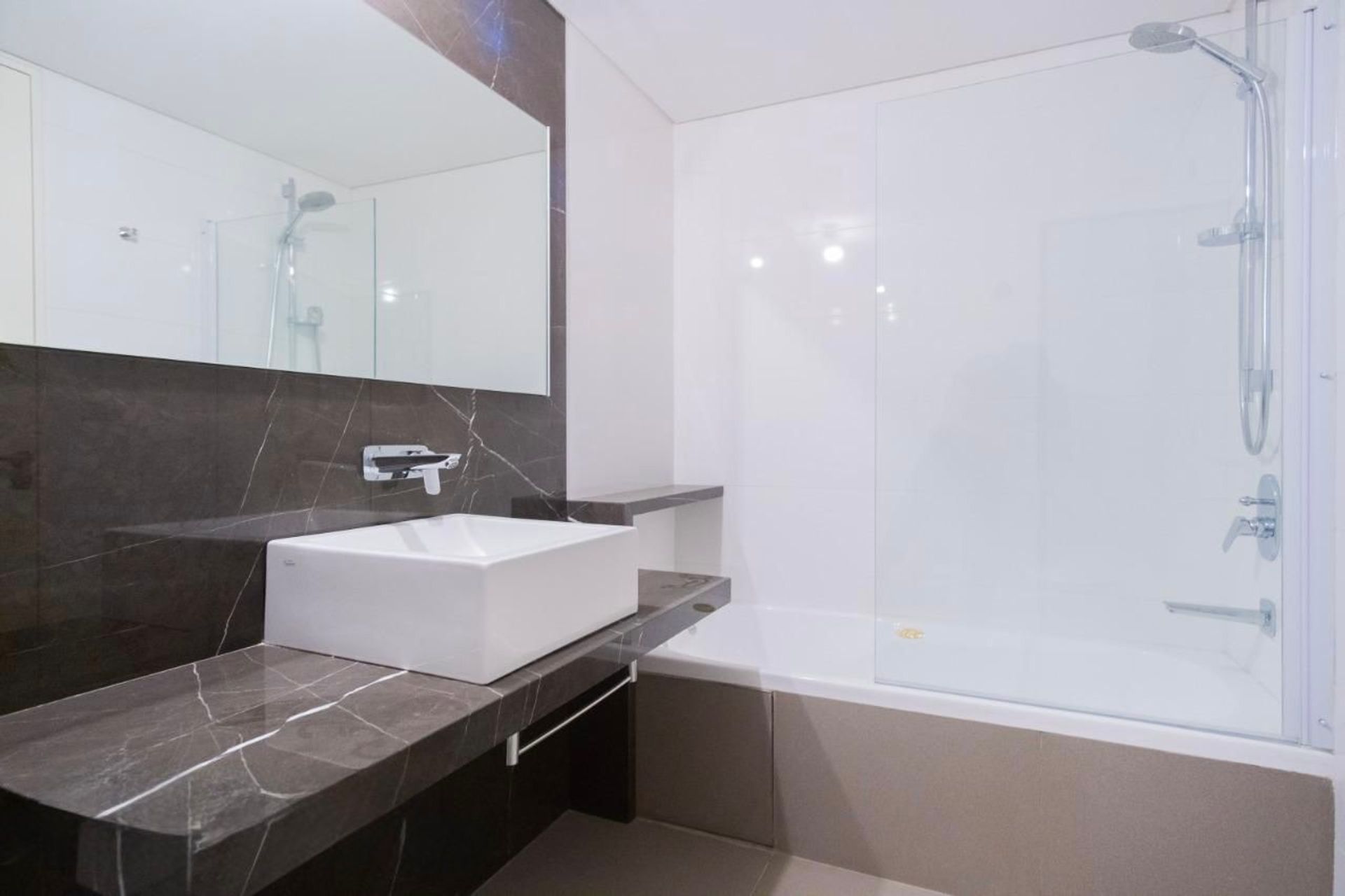 Venta 2 Ambientes Complejo Al Rio C Cochera