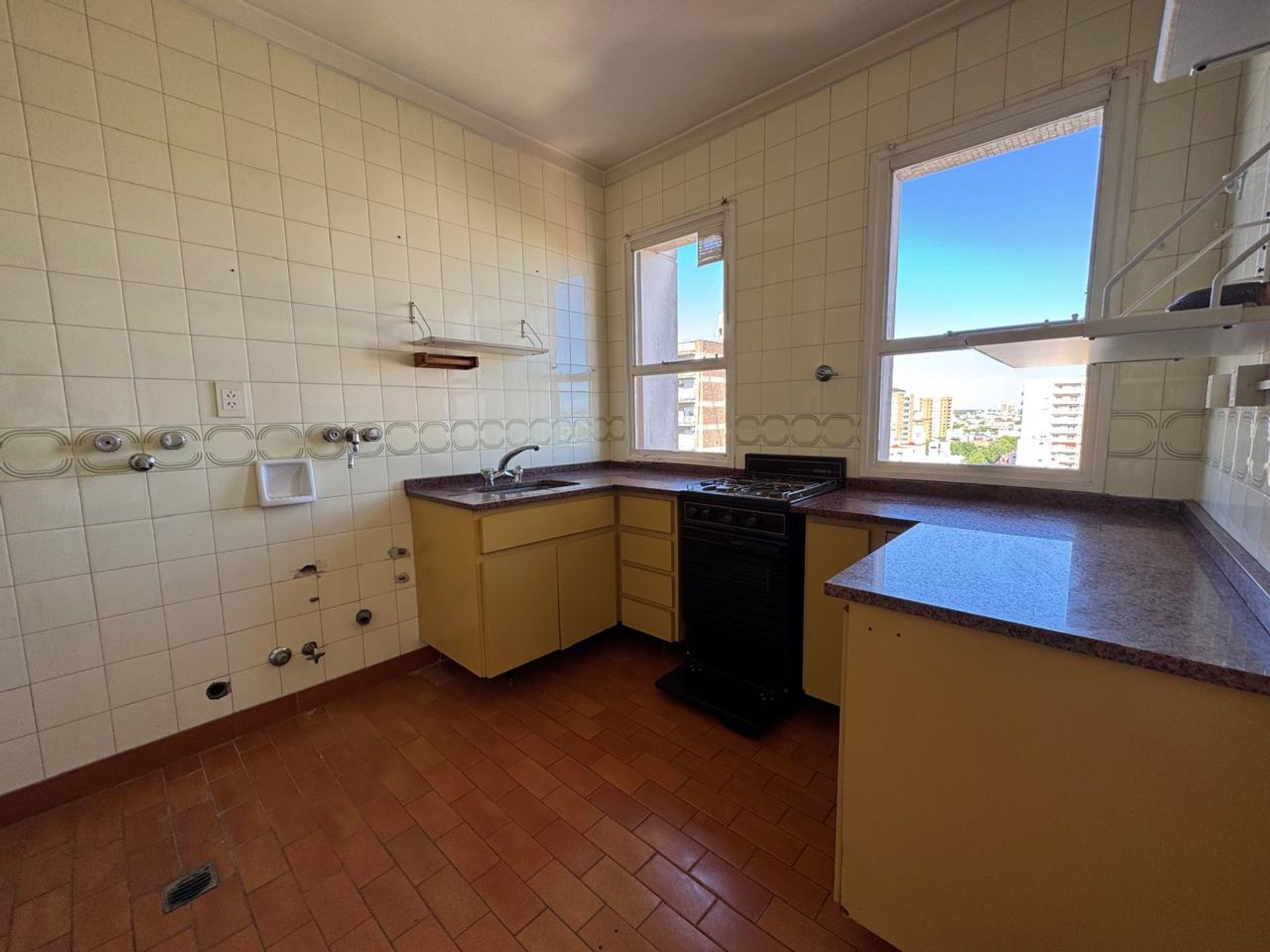 Muy lindo departamento con terraza propia- cochera