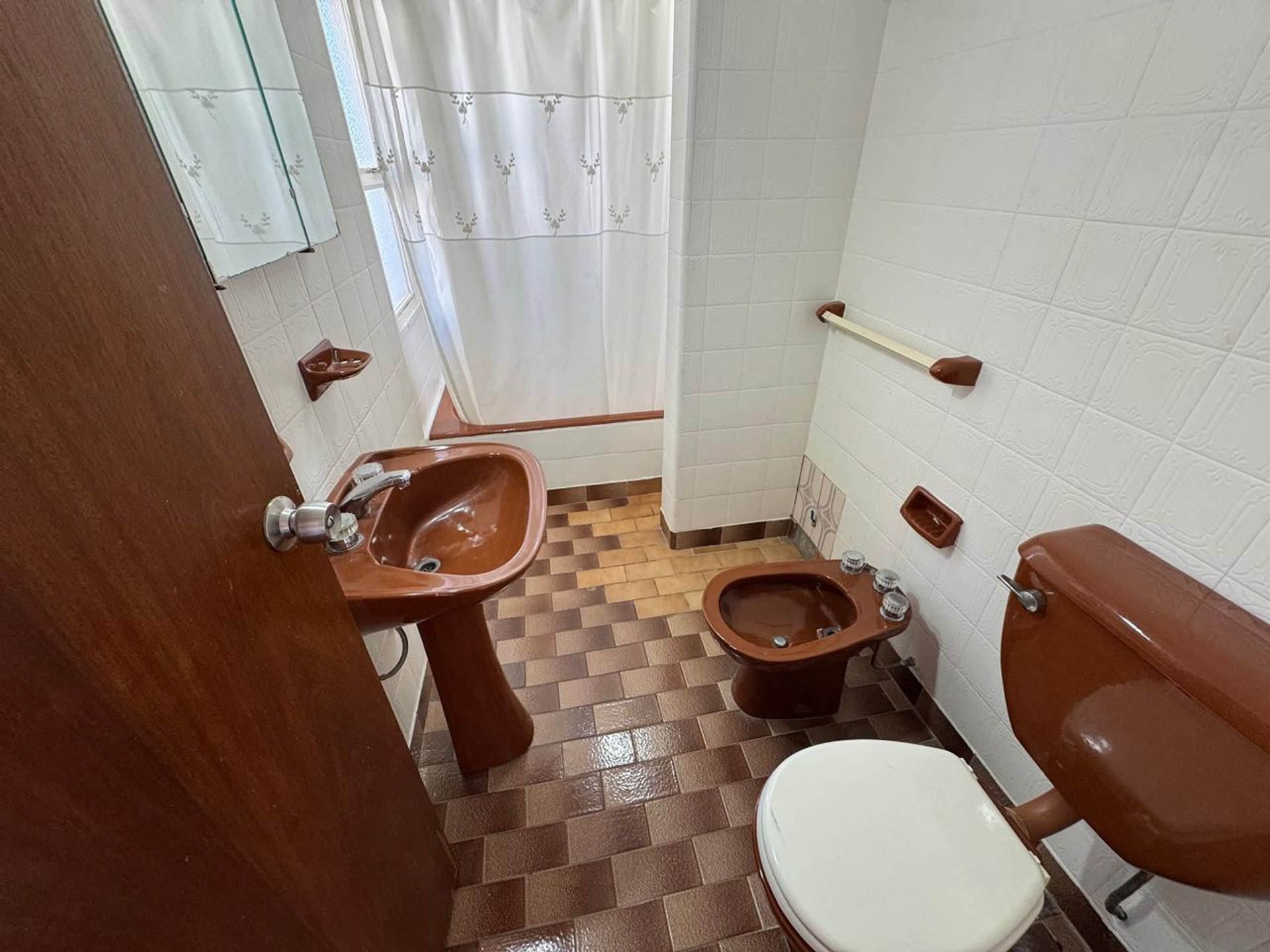 Muy lindo departamento con terraza propia- cochera