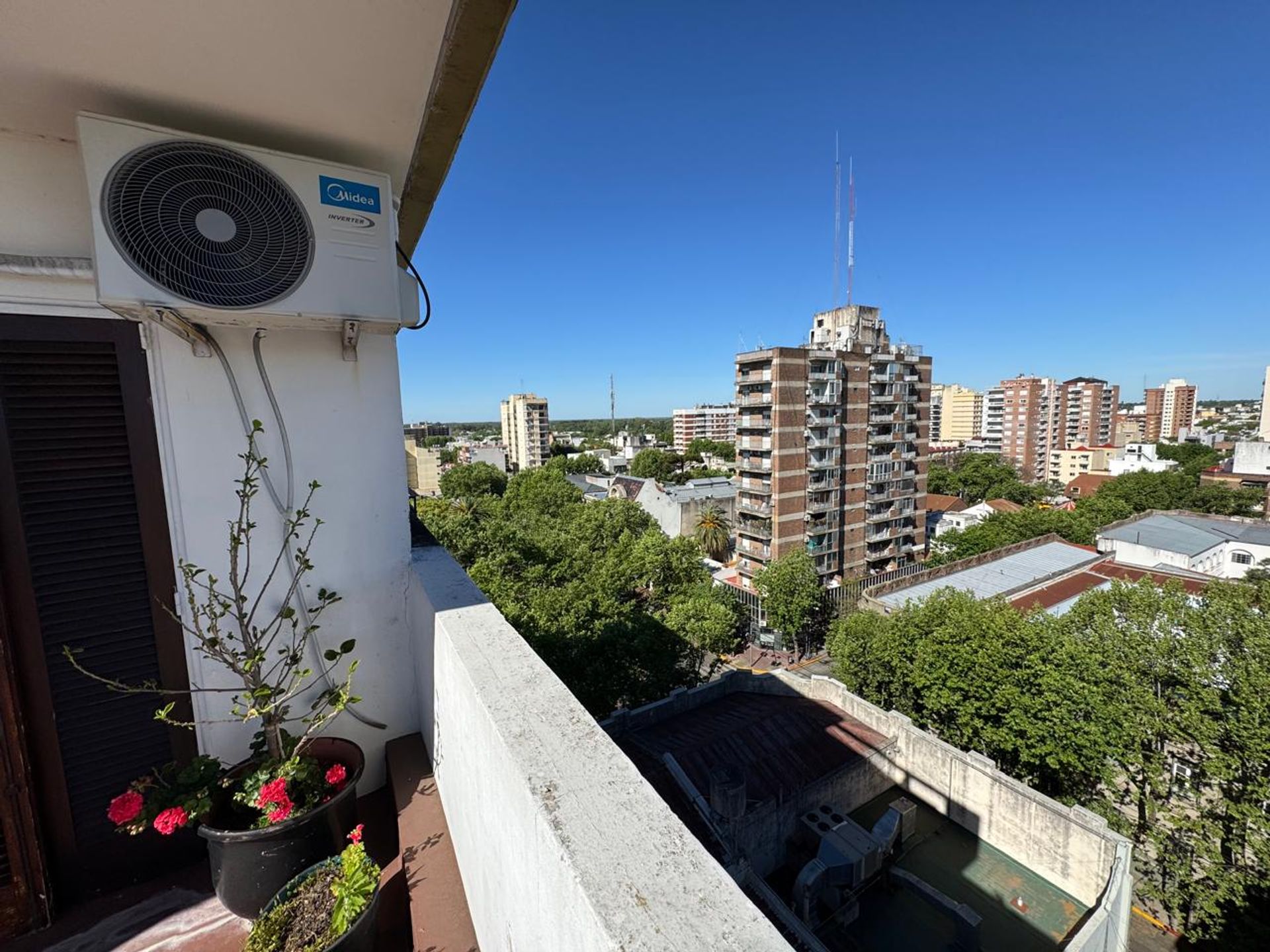 Muy lindo departamento con terraza propia- cochera