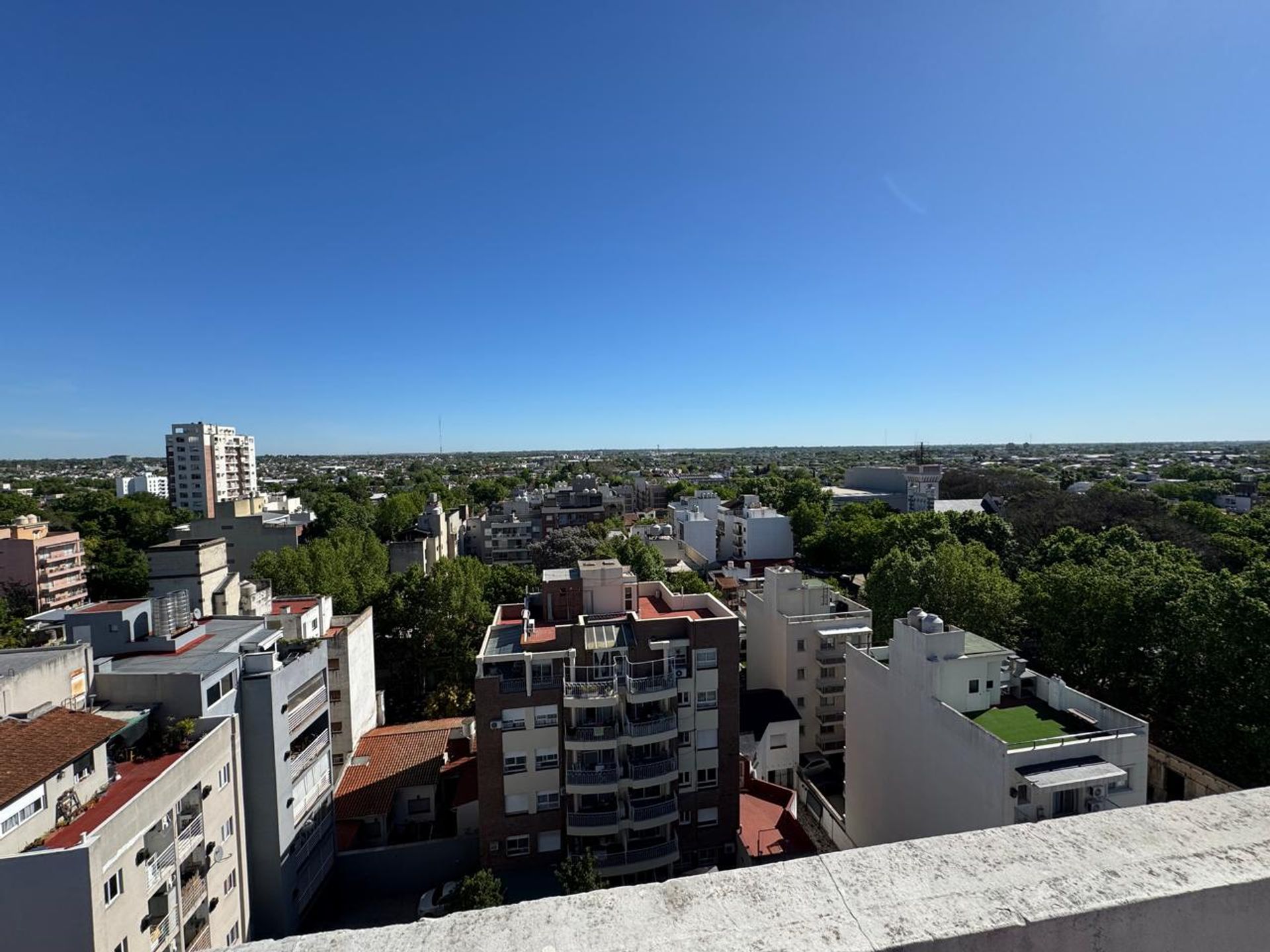 Muy lindo departamento con terraza propia- cochera
