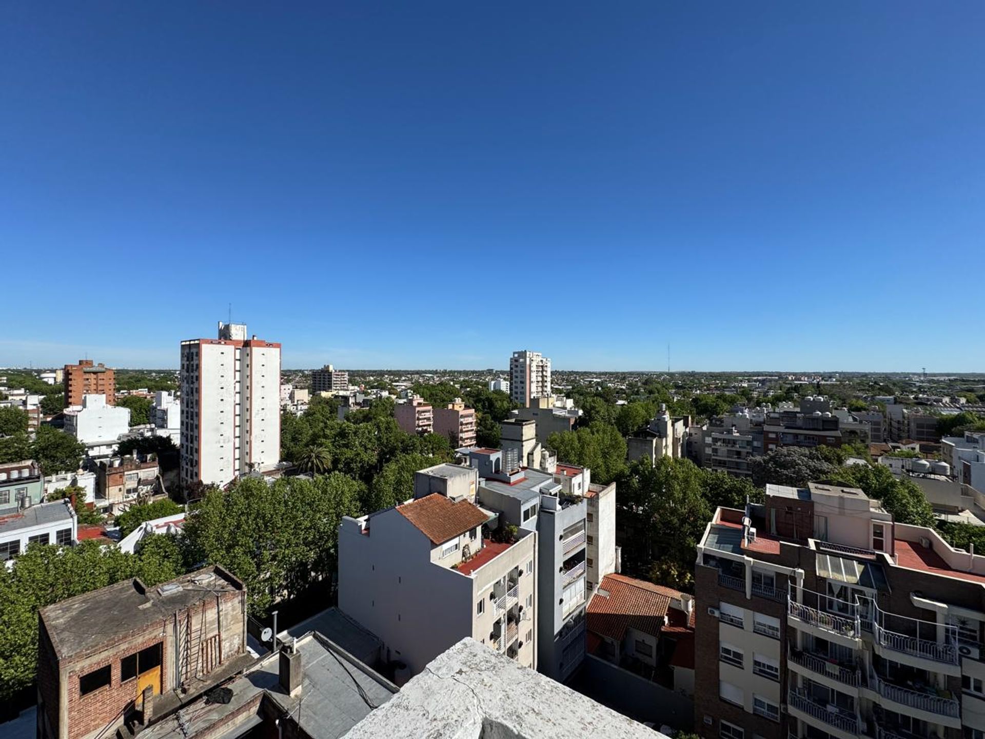 Muy lindo departamento con terraza propia- cochera