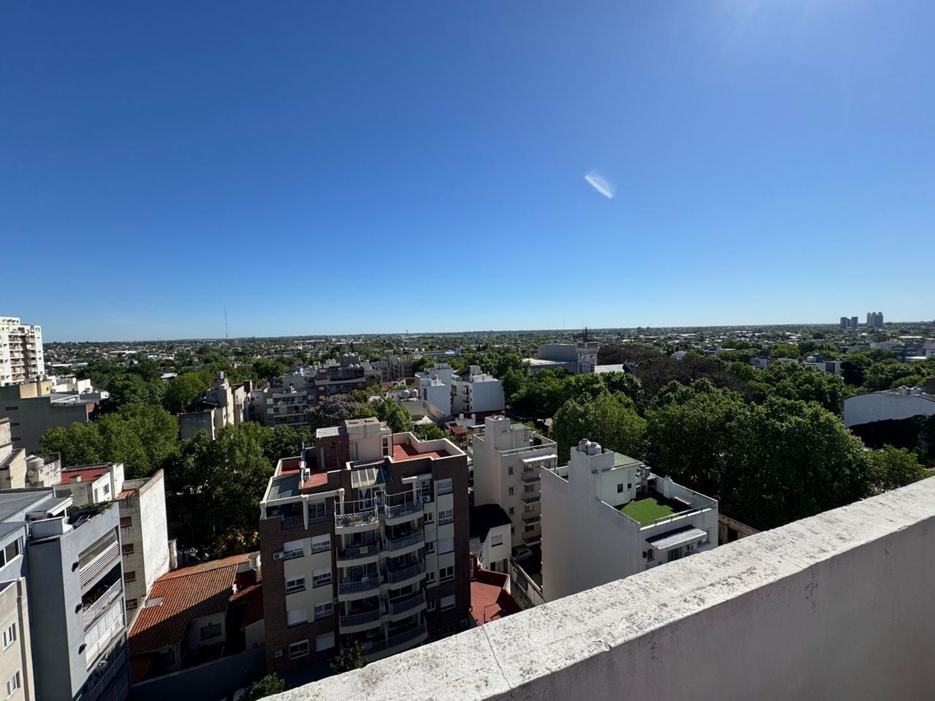 Muy lindo departamento con terraza propia- cochera