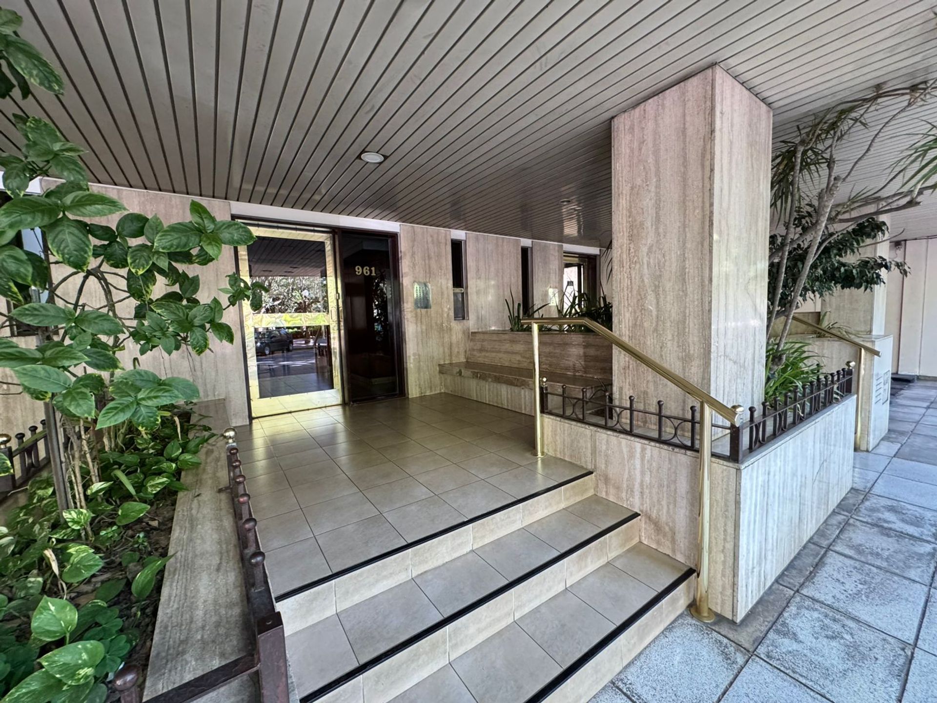 Muy lindo departamento con terraza propia- cochera