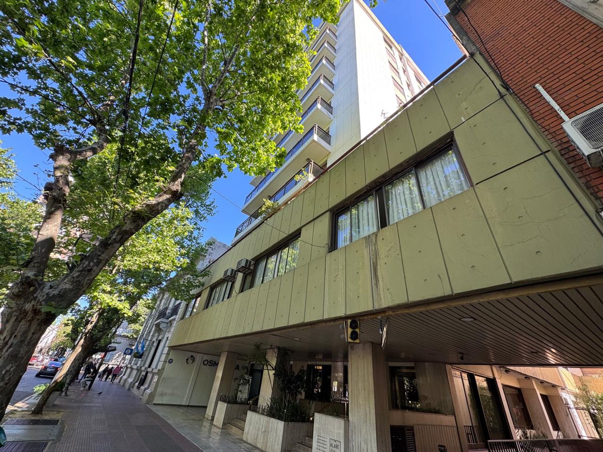 Muy lindo departamento con terraza propia- cochera