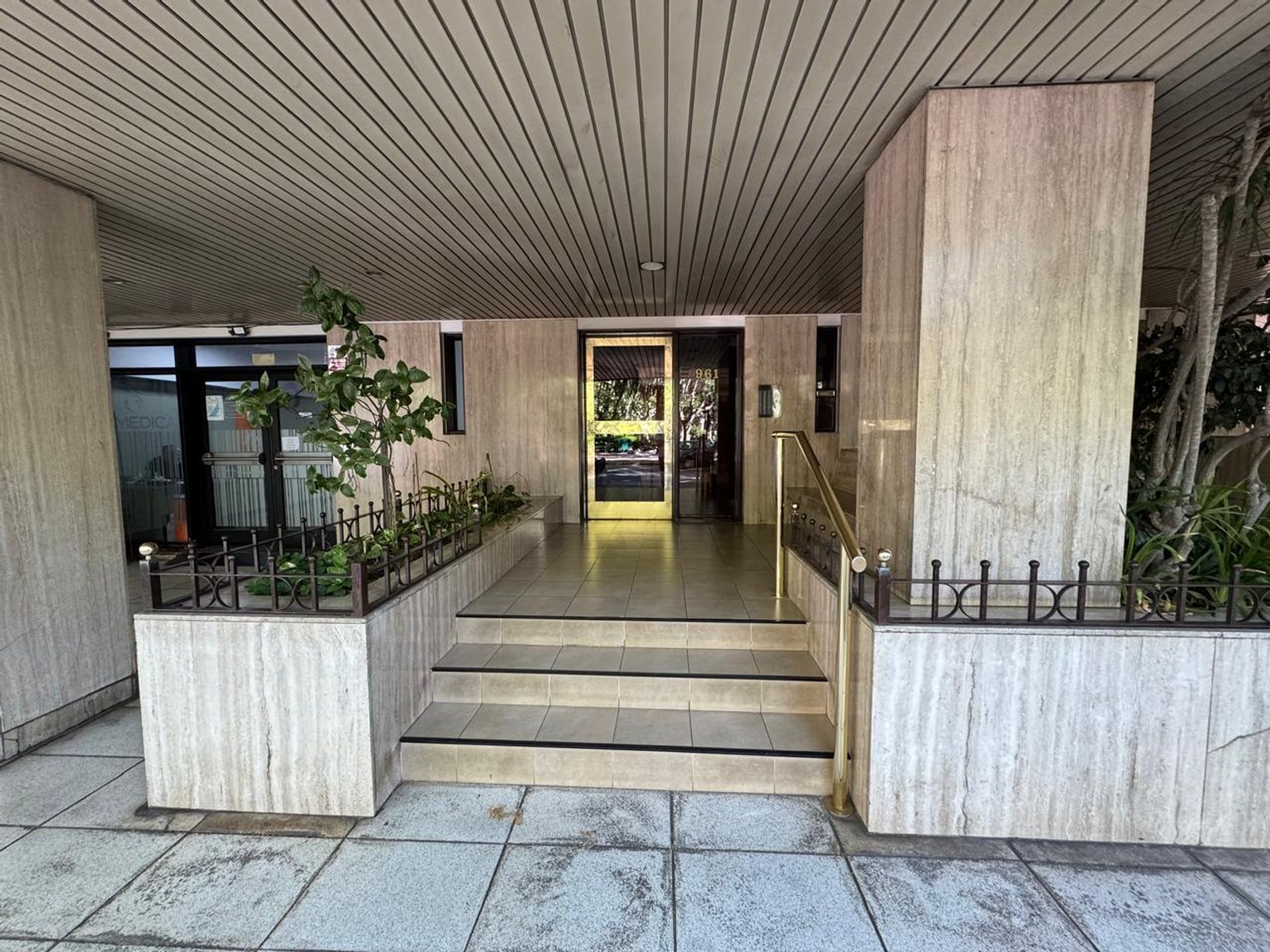 Muy lindo departamento con terraza propia- cochera