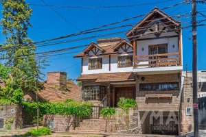 Casa 5 amb en venta San Isidro c/ jardín y pileta