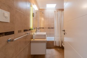 VENTA Casa 2 dormitorios, garage - Villa Adelina